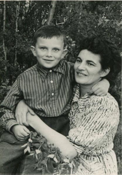 С мамой 1950 год - (фото)